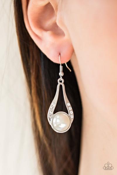 Headliner Over Heels - White Earring